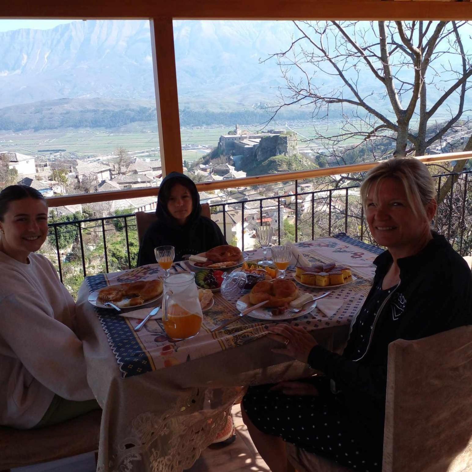 Guest House Hasko Gjirokastër Extérieur photo